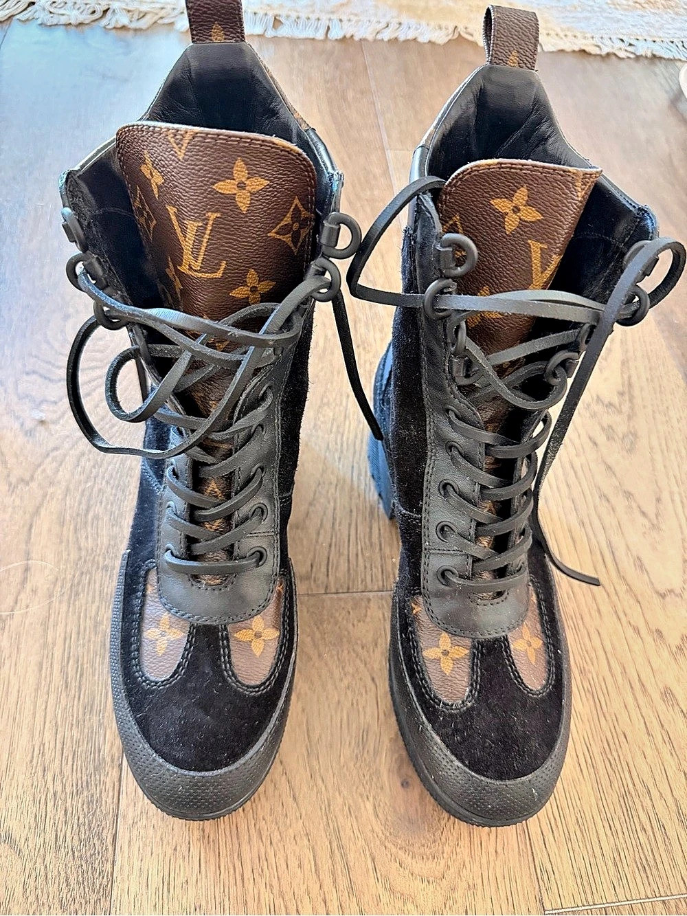 Louis Vuitton Louis Vuitton Laureate Platform Desert Boot Black & Brown EU 37